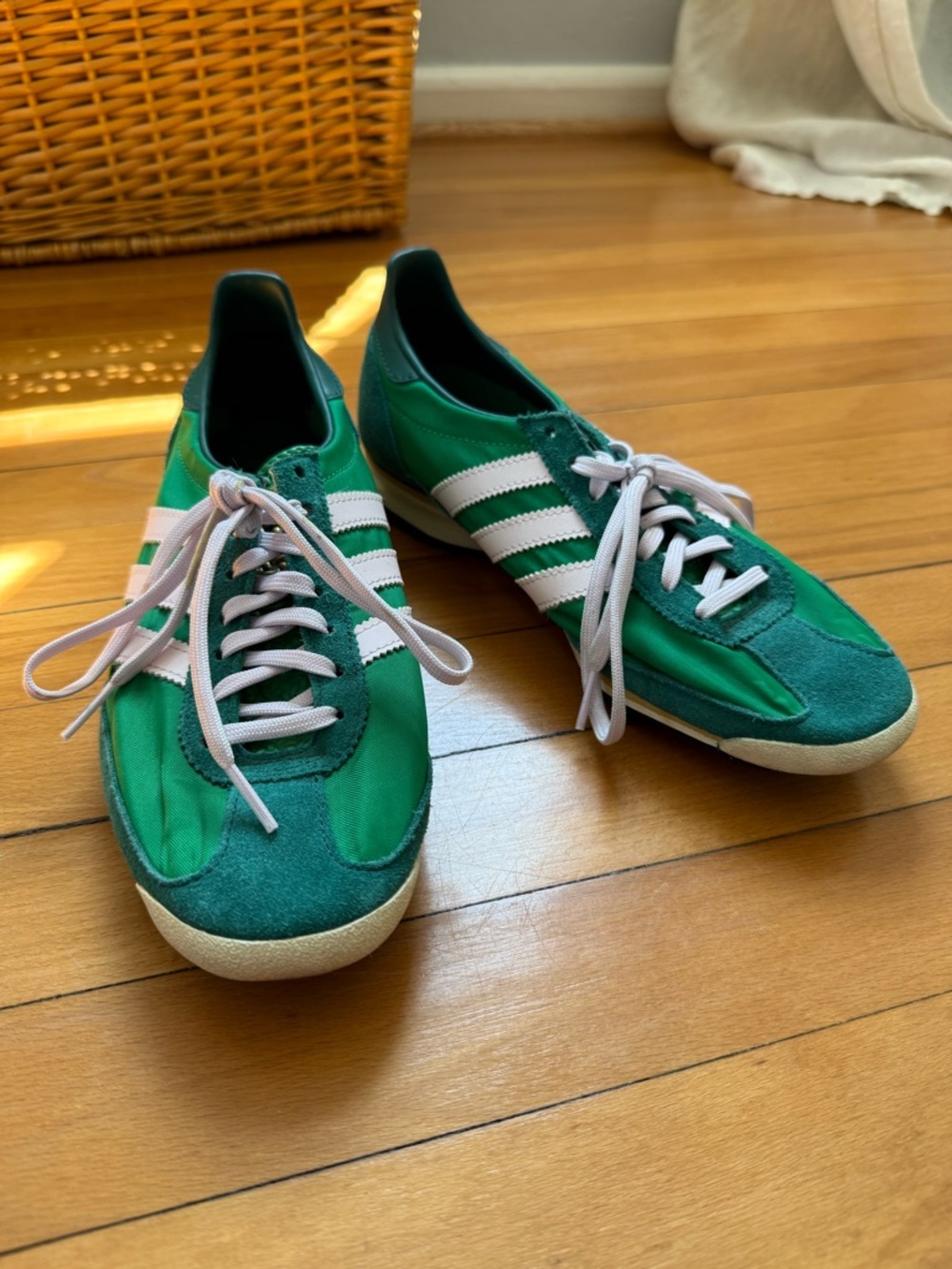 adidas women’s size 8 Green SL 72 night indigo collegiate green sneaker
